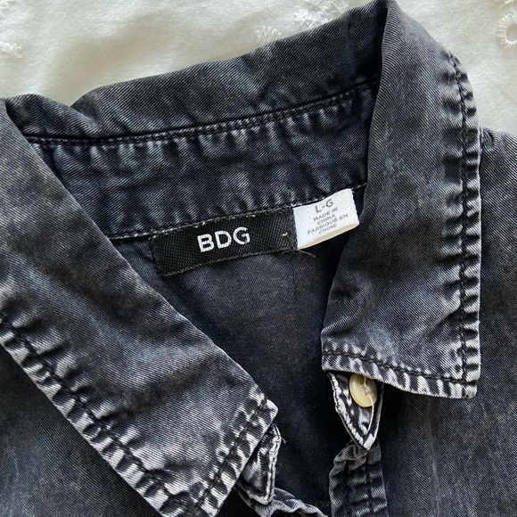 BDG Sleeveless Button Down Top (Size L) - Picture 2 of 4